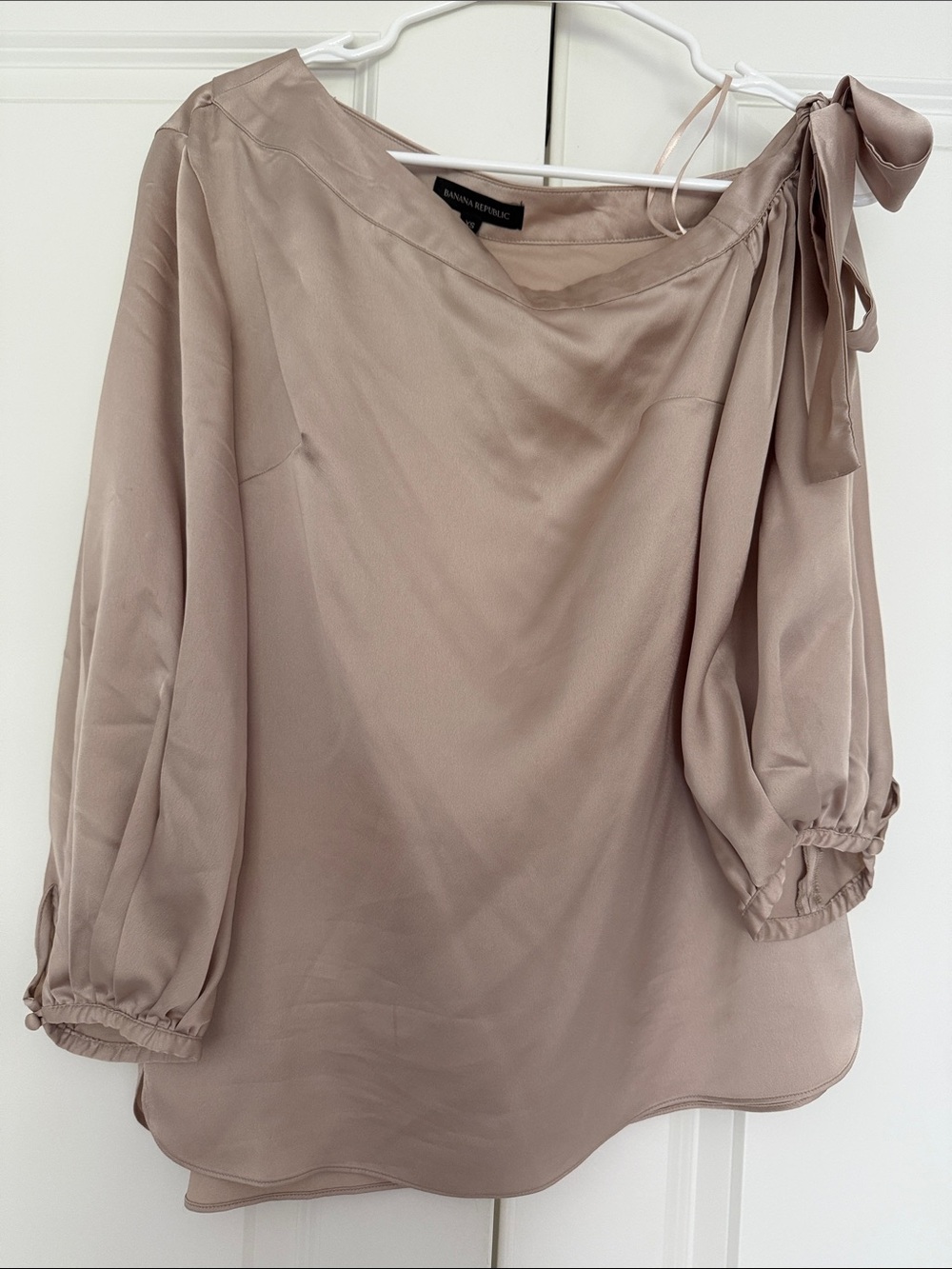 NWOT Banana Republic Beige Silk Off Shoulder Tie Blouse